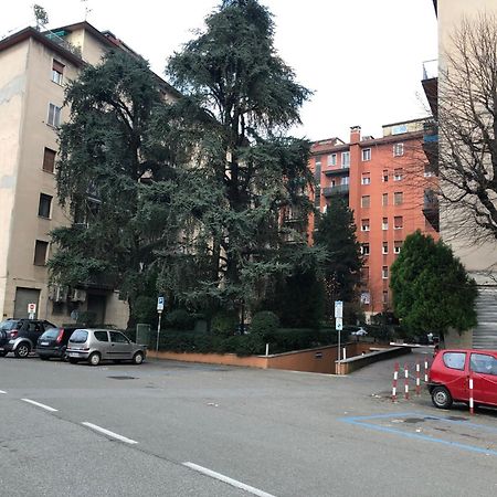 Tra Le Torri B&B - Ampia Stanza Privata In Appartamento Con Bagno Privato Accessibile Da Corridoio โบโลญญา ภายนอก รูปภาพ