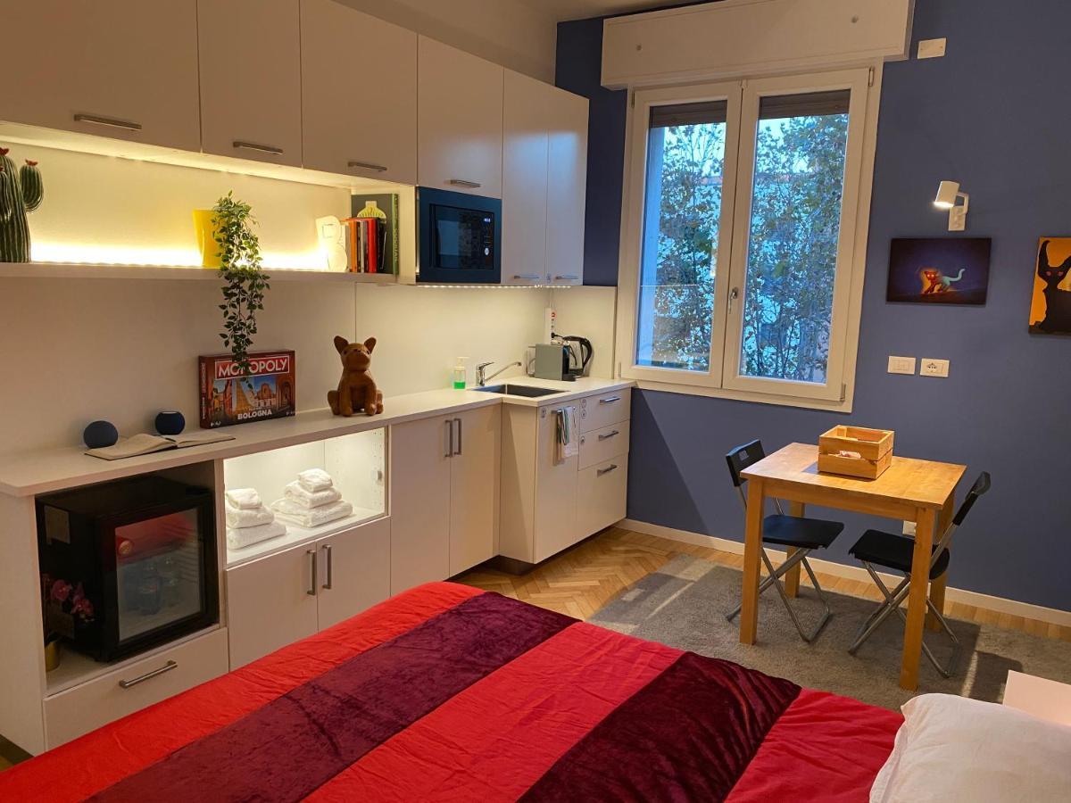Tra Le Torri B&B - Ampia Stanza Privata In Appartamento Con Bagno Privato Accessibile Da Corridoio โบโลญญา ภายนอก รูปภาพ