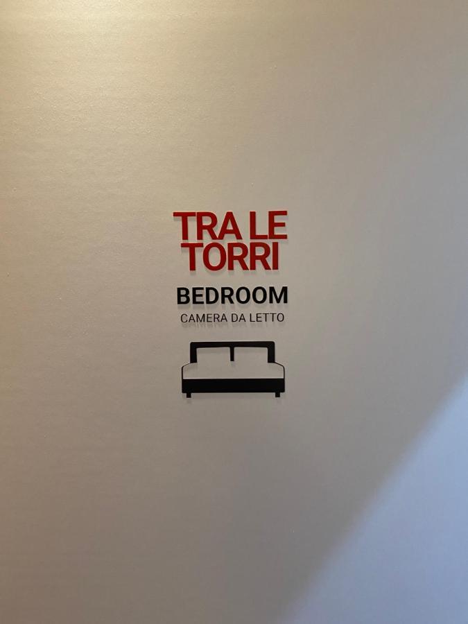 Tra Le Torri B&B - Ampia Stanza Privata In Appartamento Con Bagno Privato Accessibile Da Corridoio โบโลญญา ภายนอก รูปภาพ