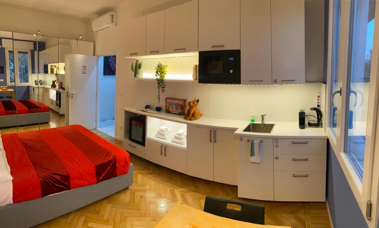 Tra Le Torri B&B - Ampia Stanza Privata In Appartamento Con Bagno Privato Accessibile Da Corridoio โบโลญญา ภายนอก รูปภาพ